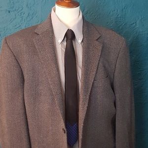 Blazer / Grey herringbone tweed jacket.